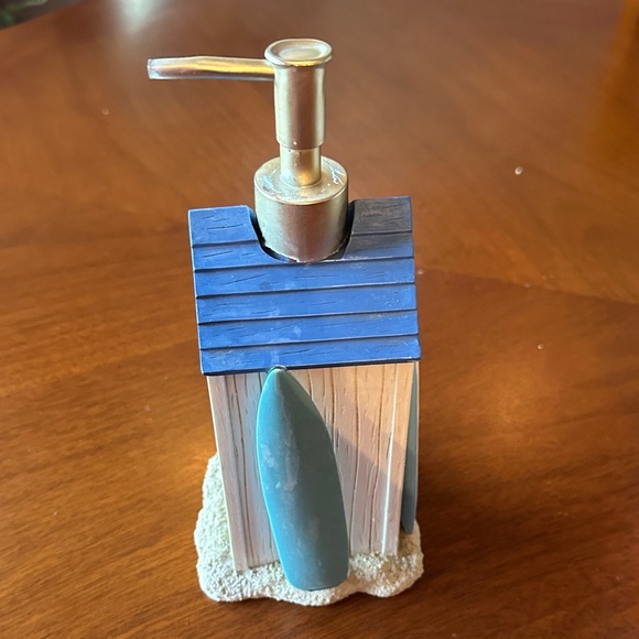 Croscill Ocean Surfer Themed Tissue Box and Soap Pump Set - Picture 11 of 12